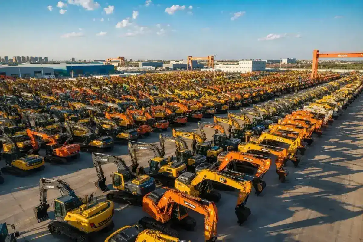 Preview of the Shanghai used excavator export yard video tour