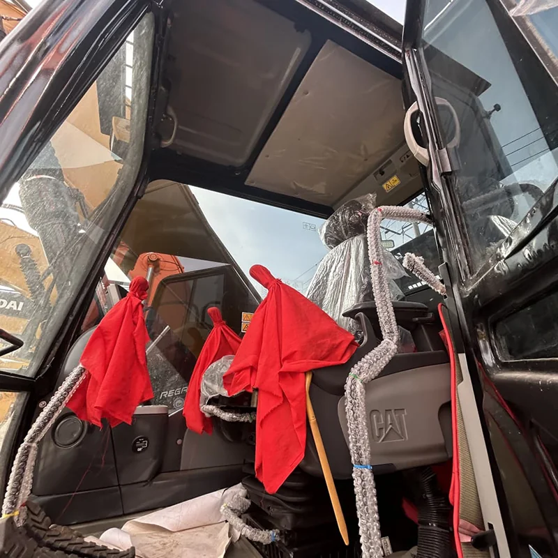 Caterpillar 326D2L detail 2