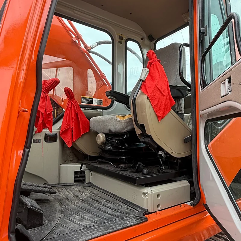 Doosan DH225LC-7 detail 1
